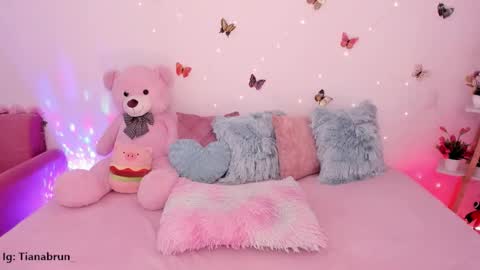 Zara online show from November 22, 2025, 12:15 pm