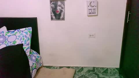 Snapshot of zaray_45bella chatting on November 8, 2025, 12:44 am zaray online show from November 8, 2025, 12:44 am