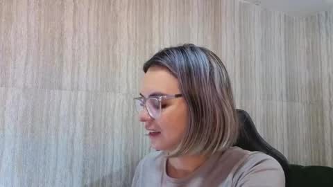 Isabella online show from May 14, 2026, 1:18 pm