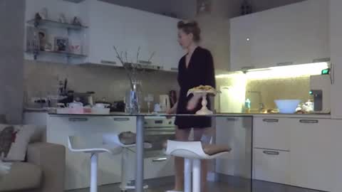 Zarina Swift online show from April 5, 2026, 4:42 am