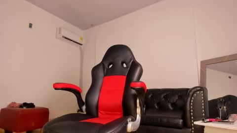 Snapshot of zasha_kleyton69 chatting on January 18, 2026, 10:35 pm Zasha online show from January 18, 2026, 10:35 pm