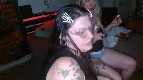 zawmbiemoonz online show from April 9, 2026, 6:19 am