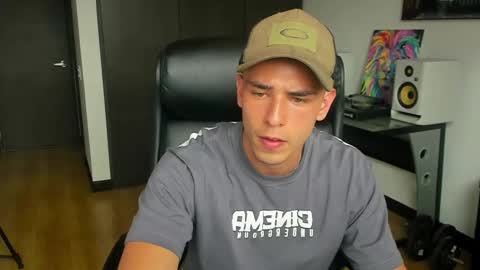 Snapshot of zayn_coss chatting on November 6, 2025, 8:10 pm Zayn online show from November 6, 2025, 8:10 pm