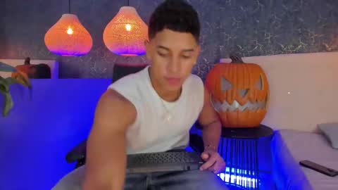 Snapshot of zayne_cross chatting on October 21, 2025, 5:30 am Zayn Cross online show from October 21, 2025, 5:30 am