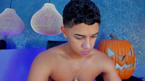 Snapshot of zayne_cross chatting on November 5, 2025, 5:51 am Zayn Cross online show from November 5, 2025, 5:51 am