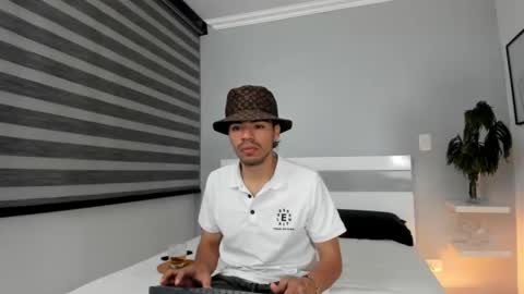 Snapshot of zaynshadow_ chatting on October 18, 2025, 6:37 am zaynshadow_ online show from October 18, 2025, 6:37 am