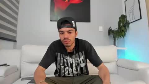 Snapshot of zaynshadow_ chatting on October 23, 2025, 12:26 pm zaynshadow_ online show from October 23, 2025, 12:26 pm