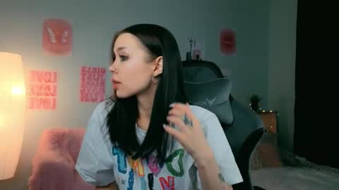 Snapshot of zeneexe chatting on February 12, 2026, 7:20 pm Lara online show from February 12, 2026, 7:20 pm