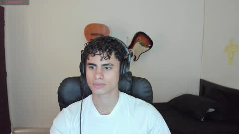 zenzhu online show from November 5, 2025, 1:33 pm