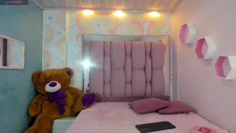ZEPHYRA ANGELS online show from December 26, 2024, 1:32 pm