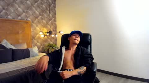 Snapshot of zeusjeff chatting on December 7, 2024, 6:04 pm zeus online show from December 7, 2024, 6:04 pm