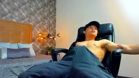 Snapshot of zeusjeff chatting on December 10, 2024, 6:38 pm zeus online show from December 10, 2024, 6:38 pm