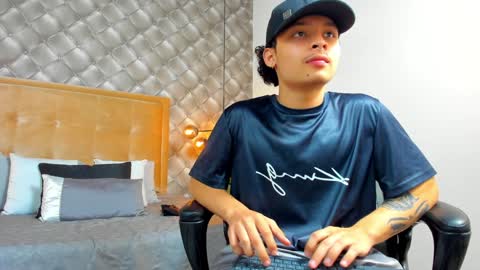 Snapshot of zeusjeff chatting on December 13, 2024, 7:10 pm zeus online show from December 13, 2024, 7:10 pm