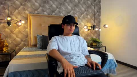 Snapshot of zeusjeff chatting on December 22, 2024, 6:04 pm zeus online show from December 22, 2024, 6:04 pm