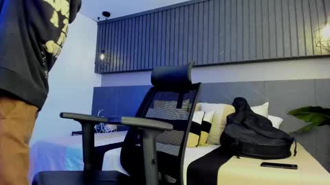 Snapshot of zeusjeff chatting on February 12, 2025, 3:29 am zeus online show from February 12, 2025, 3:29 am