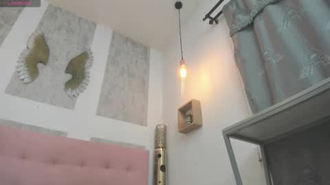 ZHAMIRA  ANDRES online show from February 1, 2026, 8:51 pm