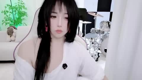 zhen online show from November 18, 2025, 3:49 pm