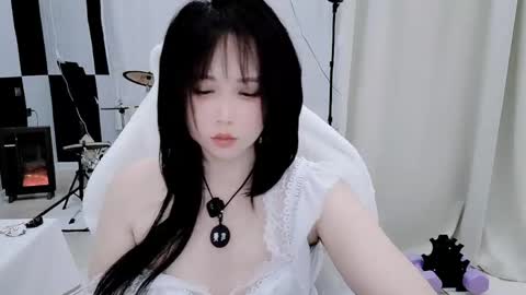 zhen online show from April 13, 2026, 6:13 pm