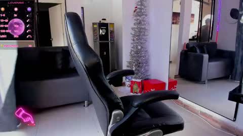 Snapshot of zhoestrong chatting on December 12, 2024, 9:37 pm zhoestrong online show from December 12, 2024, 9:37 pm