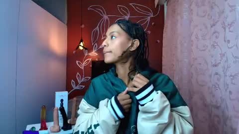 Zia Green online show from February 11, 2025, 12:16 pm