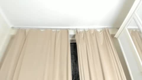 zirael_swan online show from March 6, 2026, 2:52 am