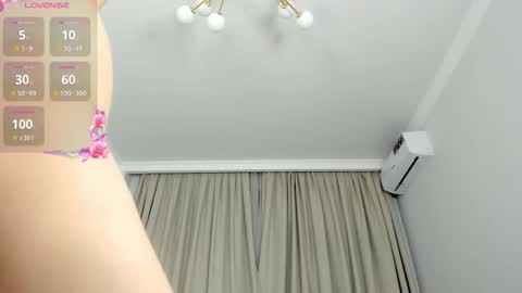 zirael_swan online show from March 18, 2026, 1:58 pm