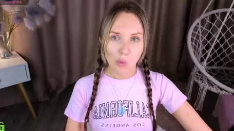 Snapshot of zlata__fox chatting on July 11, 2026, 9:23 am Zlata Mon Tue Thu Fri Sun Sa GMT 3 0000pm - 0600pm online show from July 11, 2026, 9:23 am
