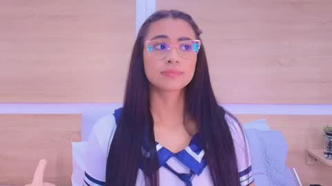 Snapshot of zoe_barlove chatting on May 15, 2026, 11:39 am Your new obsession online show from May 15, 2026, 11:39 am