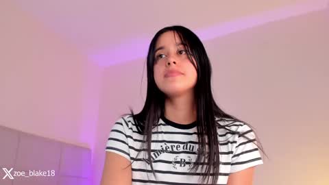 Snapshot of zoe_blake18 chatting on December 2, 2024, 9:17 pm Zoe online show from December 2, 2024, 9:17 pm