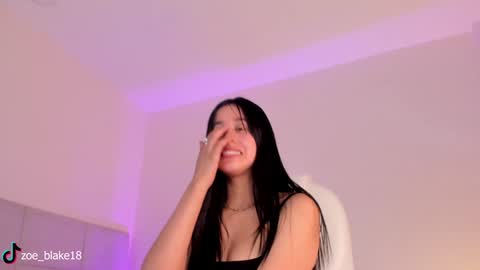 Snapshot of zoe_blake18 chatting on December 3, 2024, 4:39 pm Zoe online show from December 3, 2024, 4:39 pm