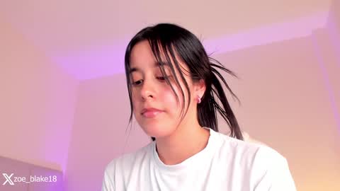 Snapshot of zoe_blake18 chatting on December 14, 2024, 12:44 am Zoe online show from December 14, 2024, 12:44 am