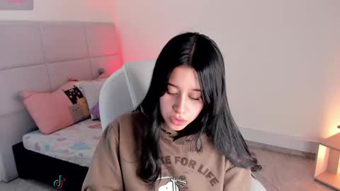 Snapshot of zoe_blake18 chatting on March 10, 2025, 9:18 pm Zoe online show from March 10, 2025, 9:18 pm