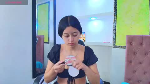 Z O E online show from October 12, 2025, 2:27 pm