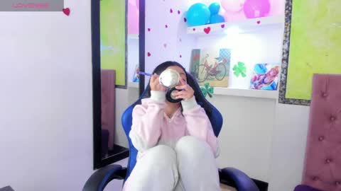 Z O E online show from April 6, 2026, 9:05 pm