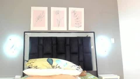 Snapshot of zoe_curvyy chatting on June 5, 2026, 12:11 pm zoe_curvyy online show from June 5, 2026, 12:11 pm