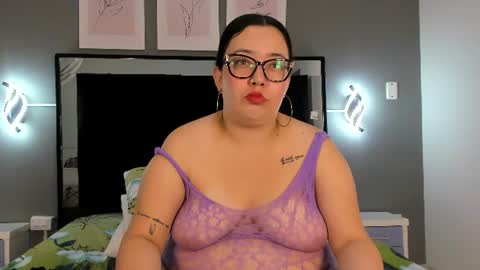 Snapshot of zoe_curvyy chatting on July 3, 2026, 12:11 pm zoe_curvyy online show from July 3, 2026, 12:11 pm
