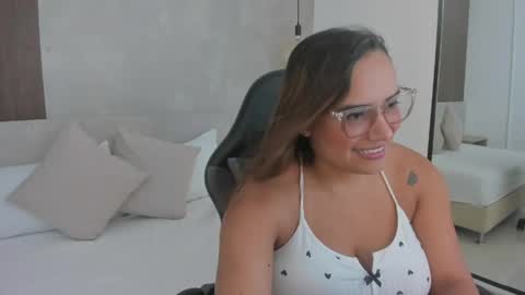 Zoe  online show from June 3, 2026, 2:33 pm