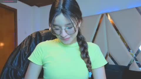 Snapshot of zoe_dear chatting on June 3, 2026, 2:08 pm zoe_dear online show from June 3, 2026, 2:08 pm