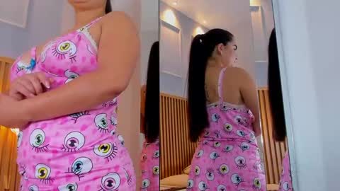 Snapshot of zoe_foster4 chatting on October 4, 2025, 12:47 pm ZOE online show from October 4, 2025, 12:47 pm