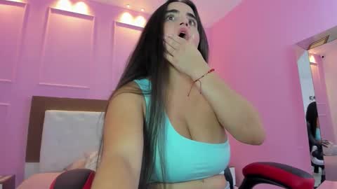 Snapshot of zoe_foster4 chatting on October 21, 2025, 7:25 pm ZOE online show from October 21, 2025, 7:25 pm