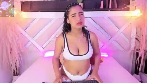 Snapshot of zoe_johnsonn1 chatting on May 10, 2026, 9:42 pm Zoey online show from May 10, 2026, 9:42 pm