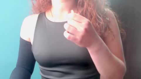 Zoe online show from February 19, 2025, 3:27 pm