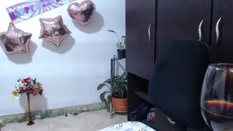 Snapshot of zoe_khall chatting on December 23, 2025, 4:54 am ZOE online show from December 23, 2025, 4:54 am