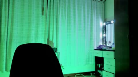 Snapshot of zoe_khall chatting on May 12, 2026, 4:09 am ZOE online show from May 12, 2026, 4:09 am