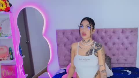 zoe_kravitx_ online show from March 30, 2026, 5:52 am