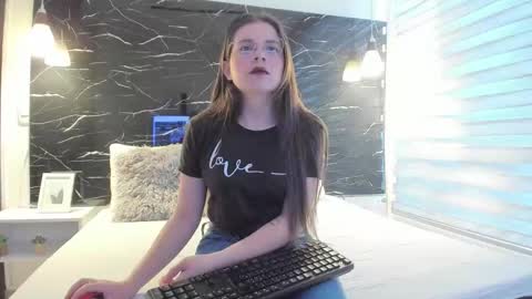 Snapshot of zoe_le chatting on January 17, 2026, 11:37 am Zoe online show from January 17, 2026, 11:37 am