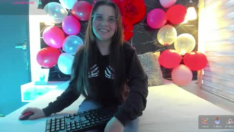 Snapshot of zoe_le chatting on February 14, 2026, 11:51 am Zoe online show from February 14, 2026, 11:51 am