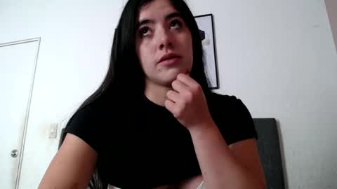 Snapshot of zoe_mill33r chatting on January 14, 2025, 7:43 pm Zoe online show from January 14, 2025, 7:43 pm