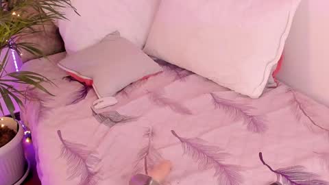 Zoe online show from February 6, 2025, 8:23 pm