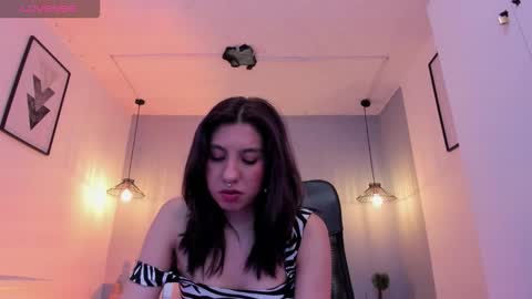 zoe_moreau online show from February 3, 2026, 7:41 pm